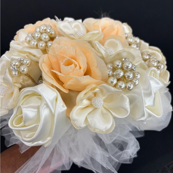 Artificial bridal bouquet - Picture 10 of 12